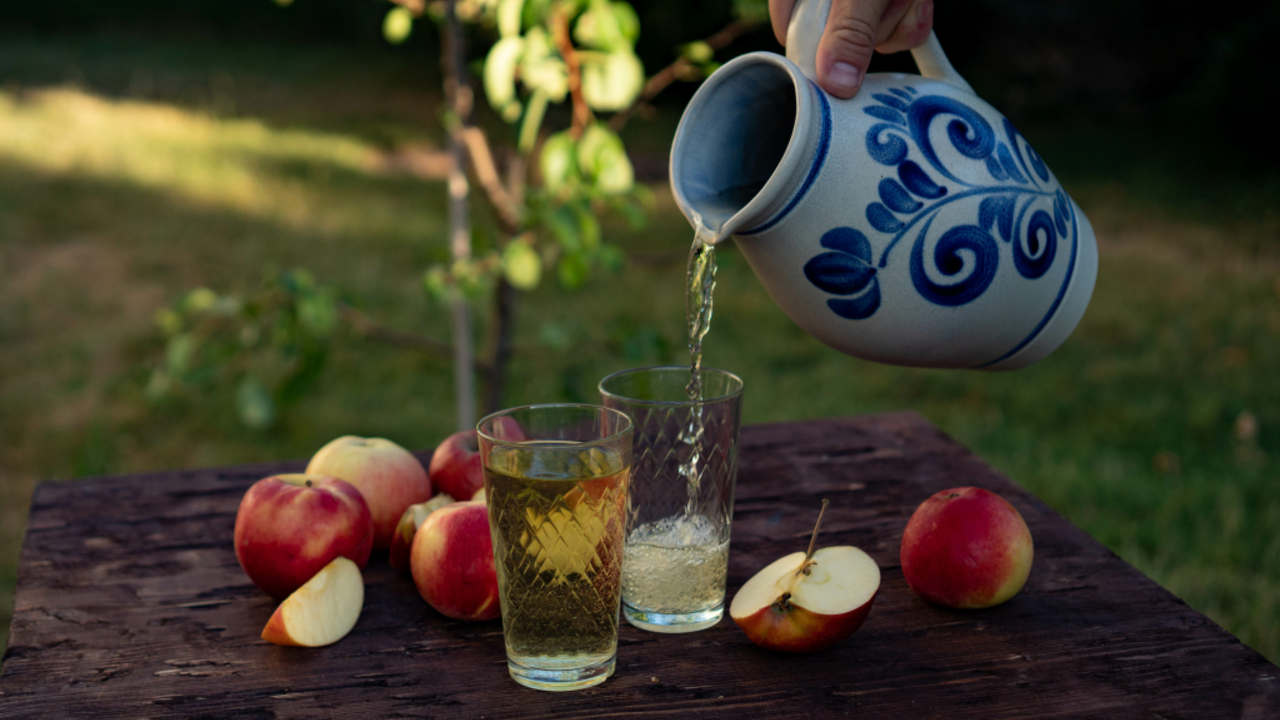 Foto: Apfelwein, regional und nachhaltig – das wünschen sich viele Frankfurter auch für die Zukunft © AdobeStock/Pavel