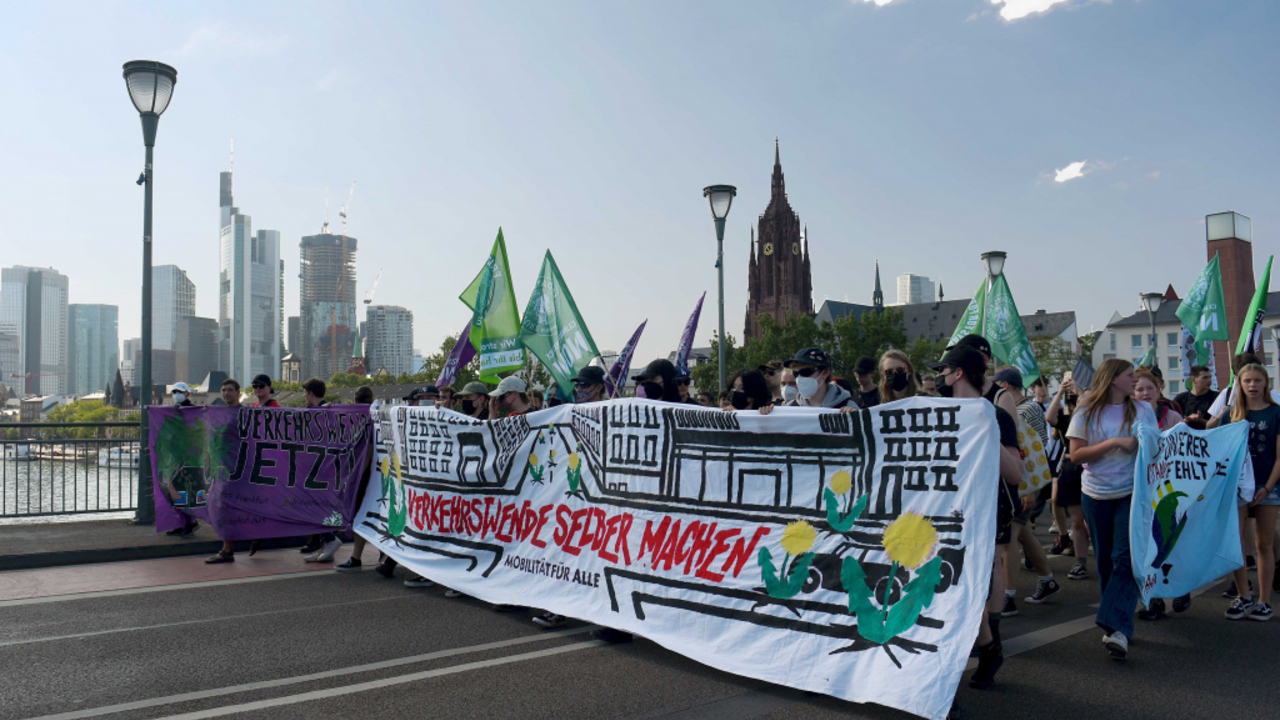 Foto: 5000 Menschen nahmen bereits im vergangenen Jahr an einer Demonstration in Frankfurt teil © Bernd Kammerer (Archivbild)