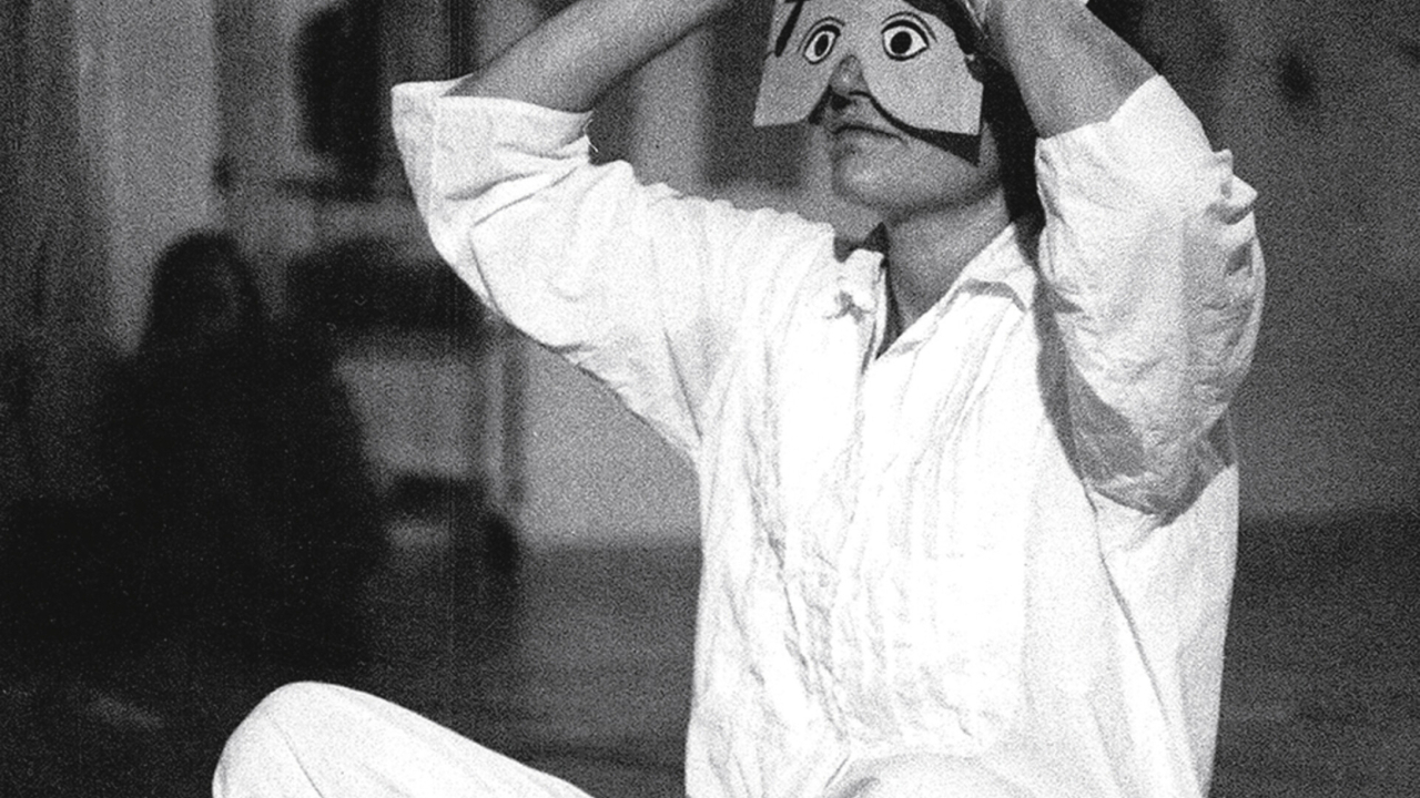 Foto: © Alison Knowles (Künstlerin) / Nan Hoover (Fotografin), A Shoemaker's Assistant, 1976. Courtesy Alison Knowles.