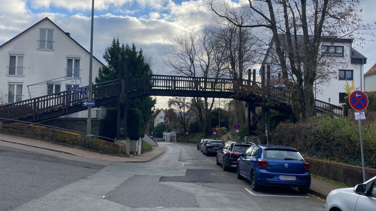 Foto: Noch steht die Holzbrücke am Neuer Weg © Nadja Schumacher
