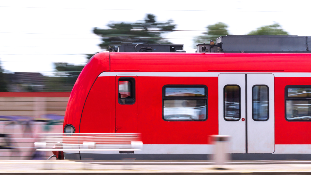 Foto: Soll barrierefrei erreichbar sein: die S-Bahn an der Galluswarte ©Adobestock/ Tobias Arhelger