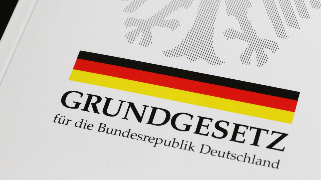 Foto: Die AfD soll gegen das Grundgesetz verstoßen. © Adobe Stock/ U. J. Alexander
