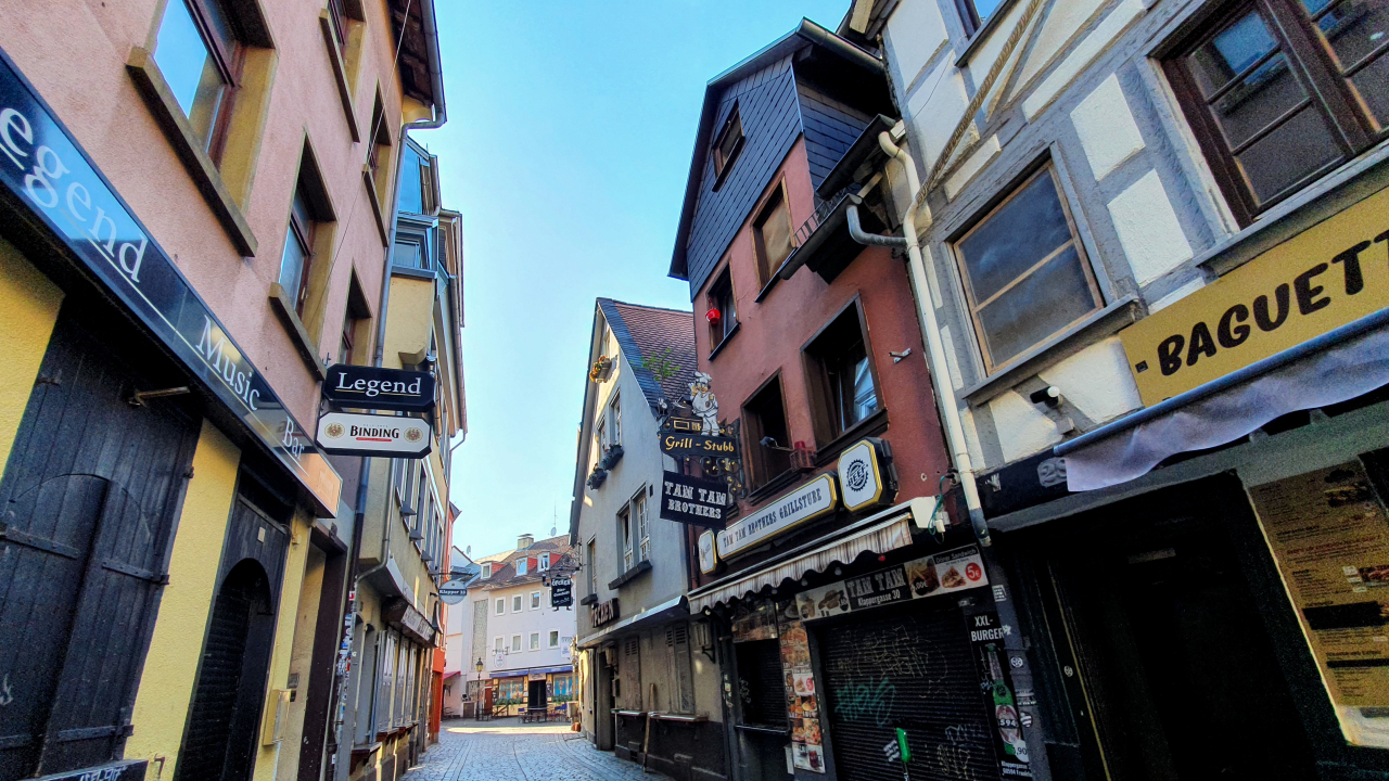Foto: Die Klappergasse in Alt-Sachsenhausen © Adobestock/ Marius