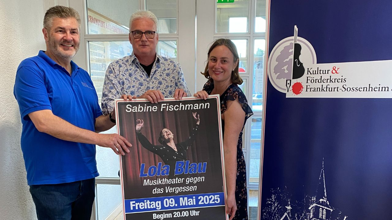 Foto: Franz Kissel, Vorsitzender des Kufö, Ulrich Grünewald, Leiter der Henry-Dunant-Schule und Sabine Fischmann © Kultur- und Förderkreis Sossenheim e.V.