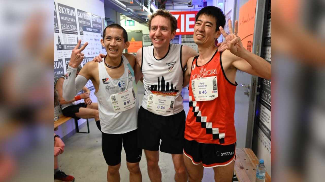 Foto: Vorjahressieger Christian Riedl mit Wai Ching Soh aus Malaysia (links) und dem Japaner Ryoji Watanabe (rechts) © Herbert Roos