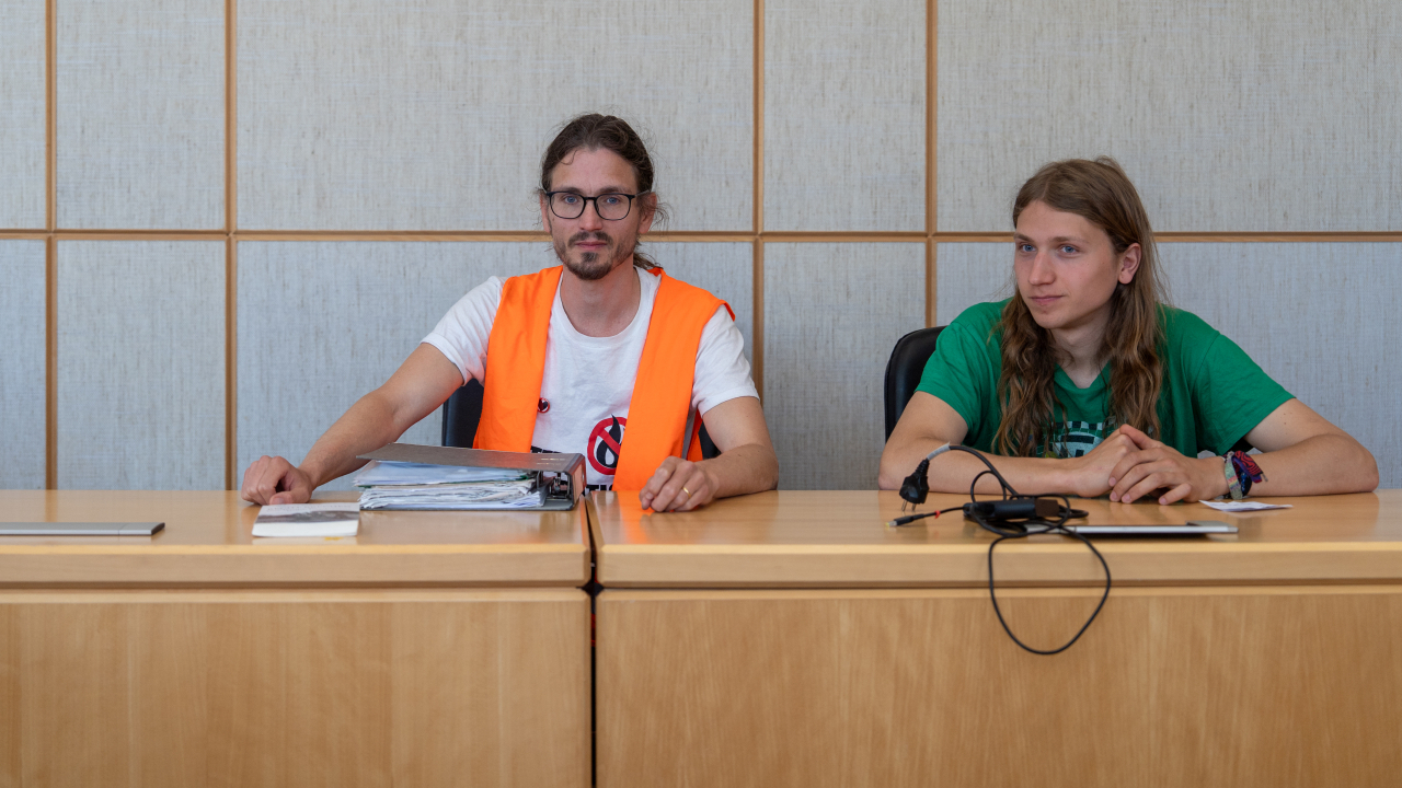 Foto: Klimaaktivist Raúl Semmler vor Gericht © Letzte Generation Rhein-Neckar