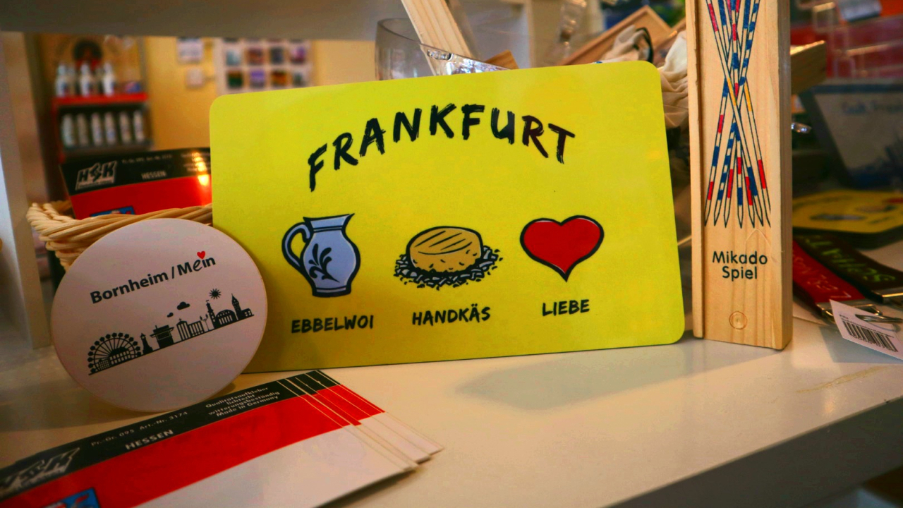 Foto: Schneidebrett mit Liebesbekundung zu Frankfurt © Jannis Seelbach