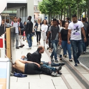 Aggressive Bettler auf der Zeil