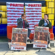 Die Partei: Wahlkampf mit Hüpfburg