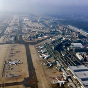 Flughafen platzt aus allen Nähten