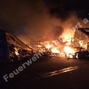 Feuer in Fechenheimer Fahrzeughalle
