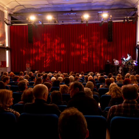 Neues Theater Höchst: „Das lange Elend“