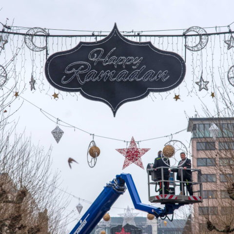 Freßgass an Ramadan geschmückt