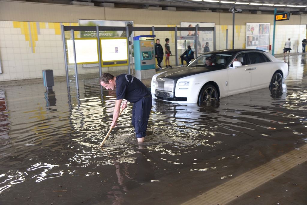 Frankfurt Südbahnhof überflutet