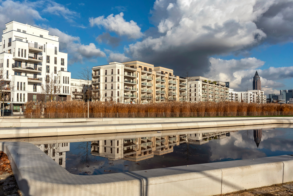 Foto: Im Europaviertel sind die Wohnimmobilien mit am teuersten. Foto: Adobe Stock/helmutvogler
