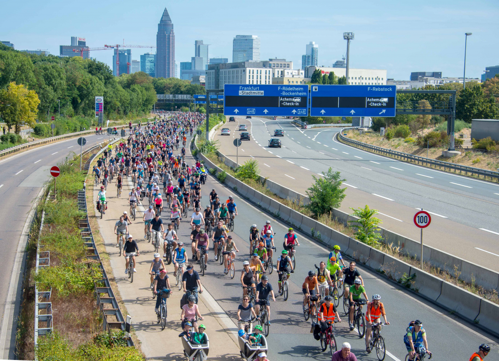 Foto: Per Bürgerentscheid sollte eine Verkehrswende eingeleitet werden – sinnvoll oder nicht? © Bernd Kammerer Foto: Per Bürgerentscheid sollte eine Verkehrswende eingeleitet werden – sinnvoll oder nicht? © Bernd Kammerer