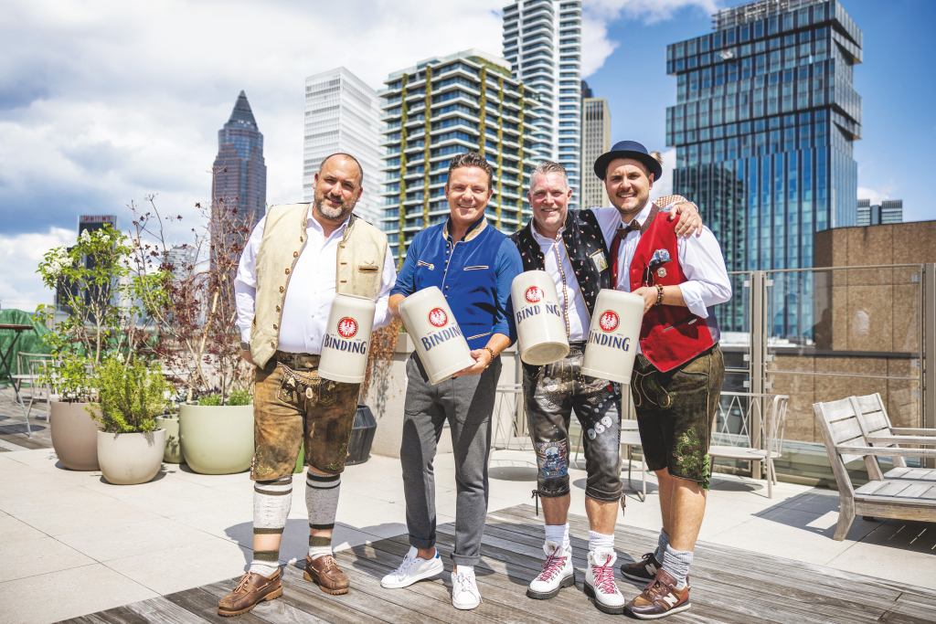 Foto: Veranstalter mit Schlagerstar: Dennis Hausmann, Stefan Mross, Kai Mann und Patrick Hausmann © Bernd Kammerer Foto: Veranstalter mit Schlagerstar: Dennis Hausmann, Stefan Mross, Kai Mann und Patrick Hausmann © Bernd Kammerer