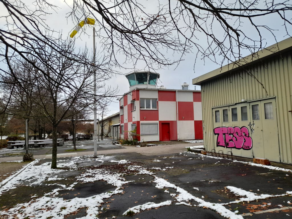 Foto: Das Tower Café auf dem Alten Flugplatz sucht einen neuen Besitzer © red