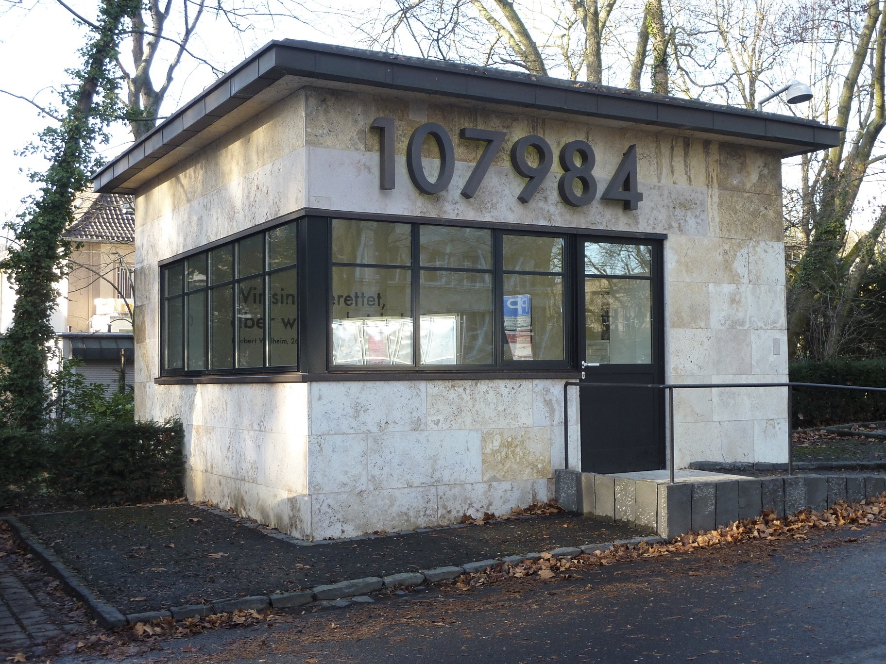 Auf dem Gelände befindet sich das Wollheim-Memorial – eine Holocaustgedenkstätte, Credit: © Wikipedia