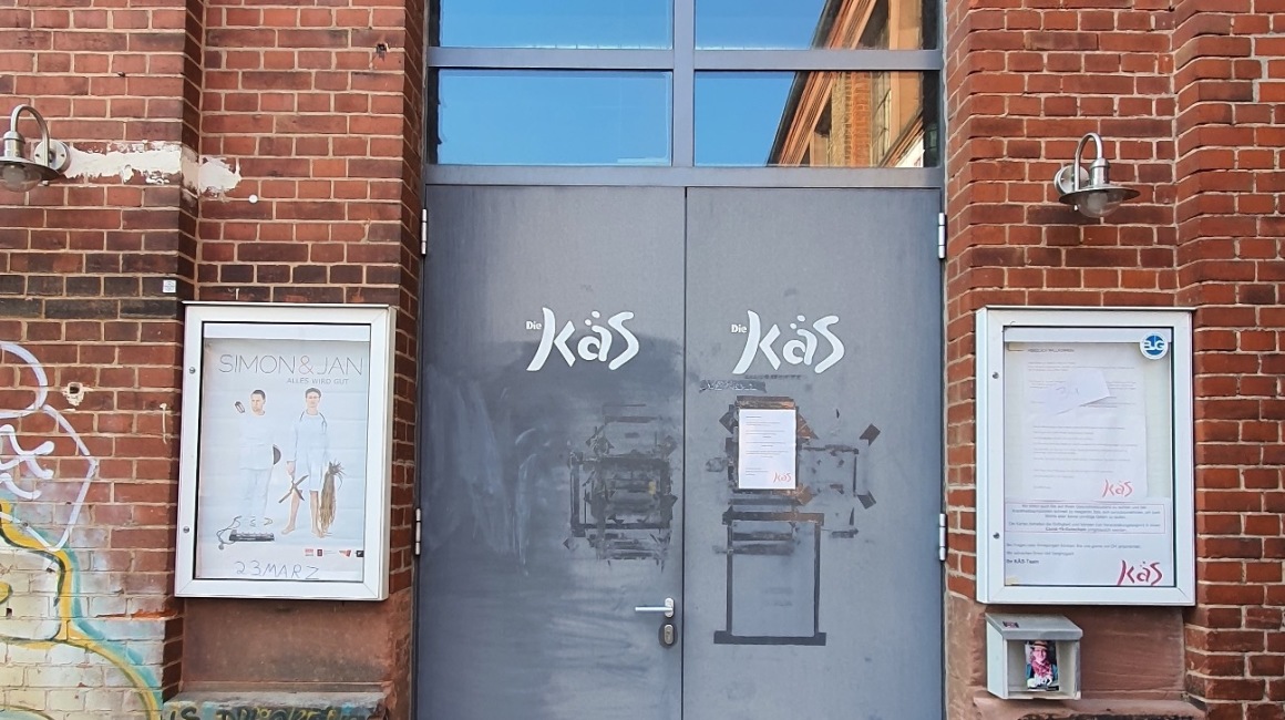Die ehemalige Fabrikhalle des Frankfurter Unternehmens Naxos-Union ist die Spielstätte der KÄS.; Foto: Die Käs