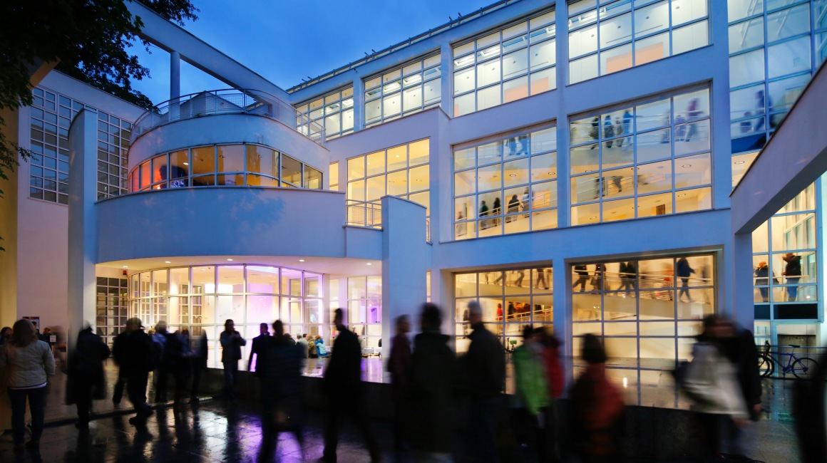 Rund um das Museum und im angrenzenden Metzlerpark werden – vor allem im Sommer – zahlreiche Events veranstaltet.; Foto: Museum Angewandte Kunst/Anja Jahn