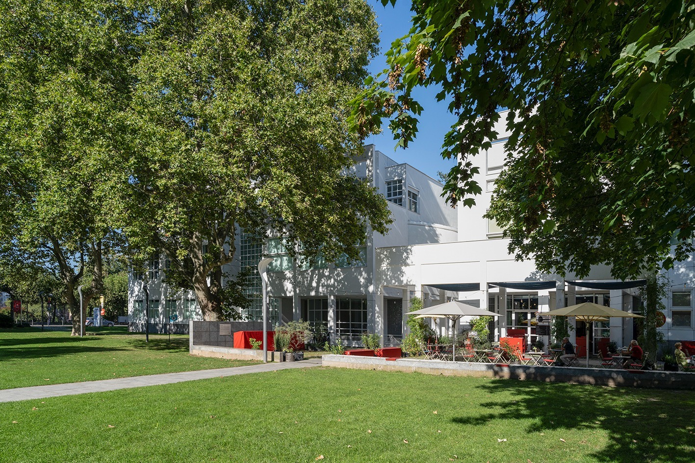 Nach dem Museum empfiehlt sich ein Besuch im Emma Metzler. Das Restaurant bietet eine regionale Küche mit hohem Anspruch an Kreativität, Qualität und Handwerk., Credit: © Günzel/Rademacher © Museum Angewandte Kunst