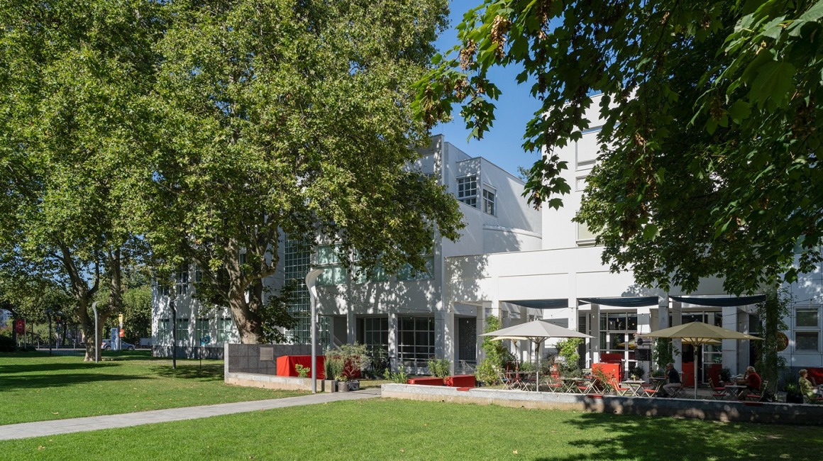 Nach dem Museum empfiehlt sich ein Besuch im Emma Metzler. Das Restaurant bietet eine regionale Küche mit hohem Anspruch an Kreativität, Qualität und Handwerk.; Foto: Günzel/Rademacher © Museum Angewandte Kunst