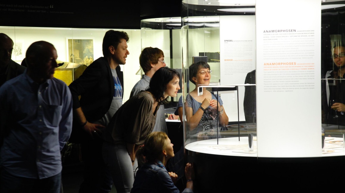 Die Daueraustellung präsentiert spannende Exponate, bedienbare Modelle historischer Apparaturen und interaktive Stationen: Faszination für junges und älteres Publikum.; Foto: DFF/Uwe Dettmar 