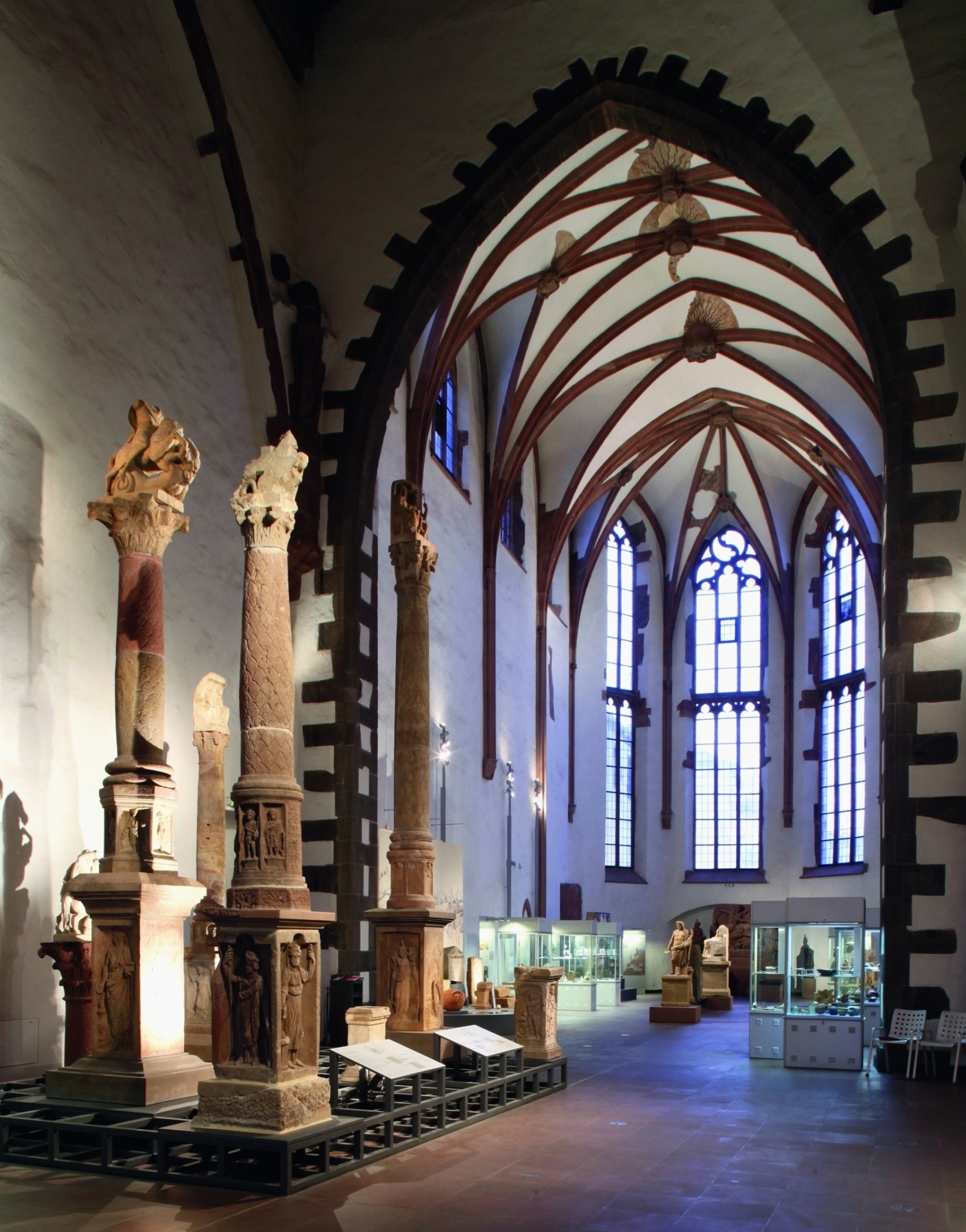 Zeitreise: im ehemaligen Kloster geht es vom Neolithikum bis zur frühen Neuzeit., Credit: © U.Dettmar/Archäologisches Museum Frankfurt