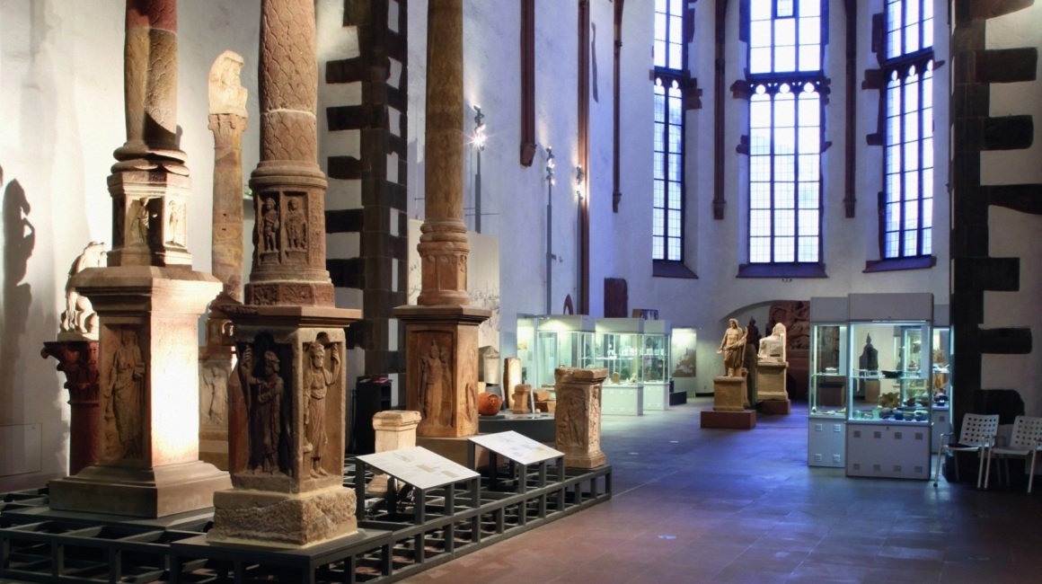 Zeitreise: im ehemaligen Kloster geht es vom Neolithikum bis zur frühen Neuzeit.; Foto: U.Dettmar/Archäologisches Museum Frankfurt