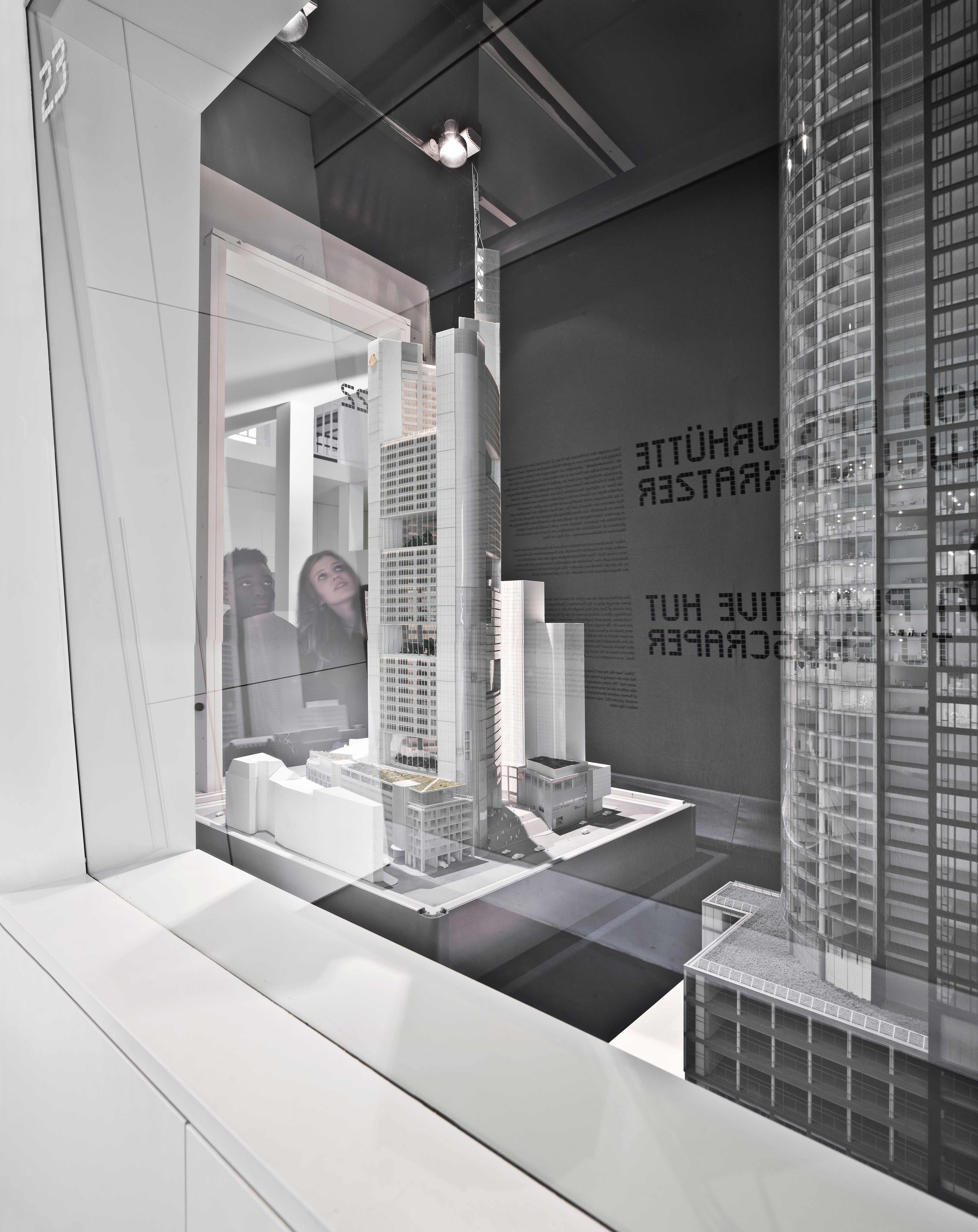 Alle zwei Jahre wird der Internationale Hochhaus Preis vom DAM und der DekaBank organisiert und als offizieller Preis der Stadt Frankfurt verliehen., Credit: © Norbert Miguletz