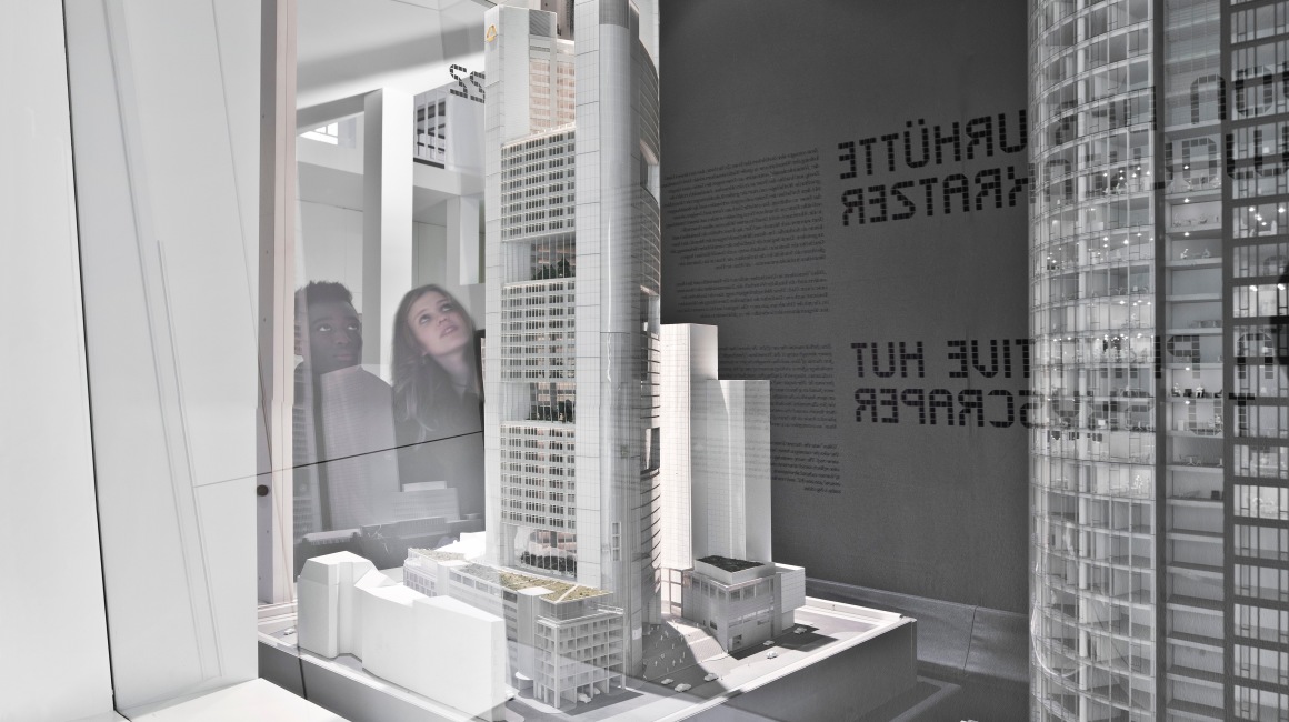 Alle zwei Jahre wird der Internationale Hochhaus Preis vom DAM und der DekaBank organisiert und als offizieller Preis der Stadt Frankfurt verliehen.; Foto: Norbert Miguletz