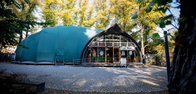 Das Theaterzelt befindet sich im Palmengarten, Credit: © Annika Schulz
