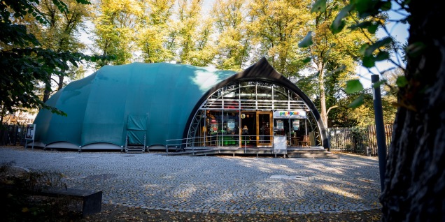 Das Theaterzelt befindet sich im Palmengarten, Credit: © Annika Schulz