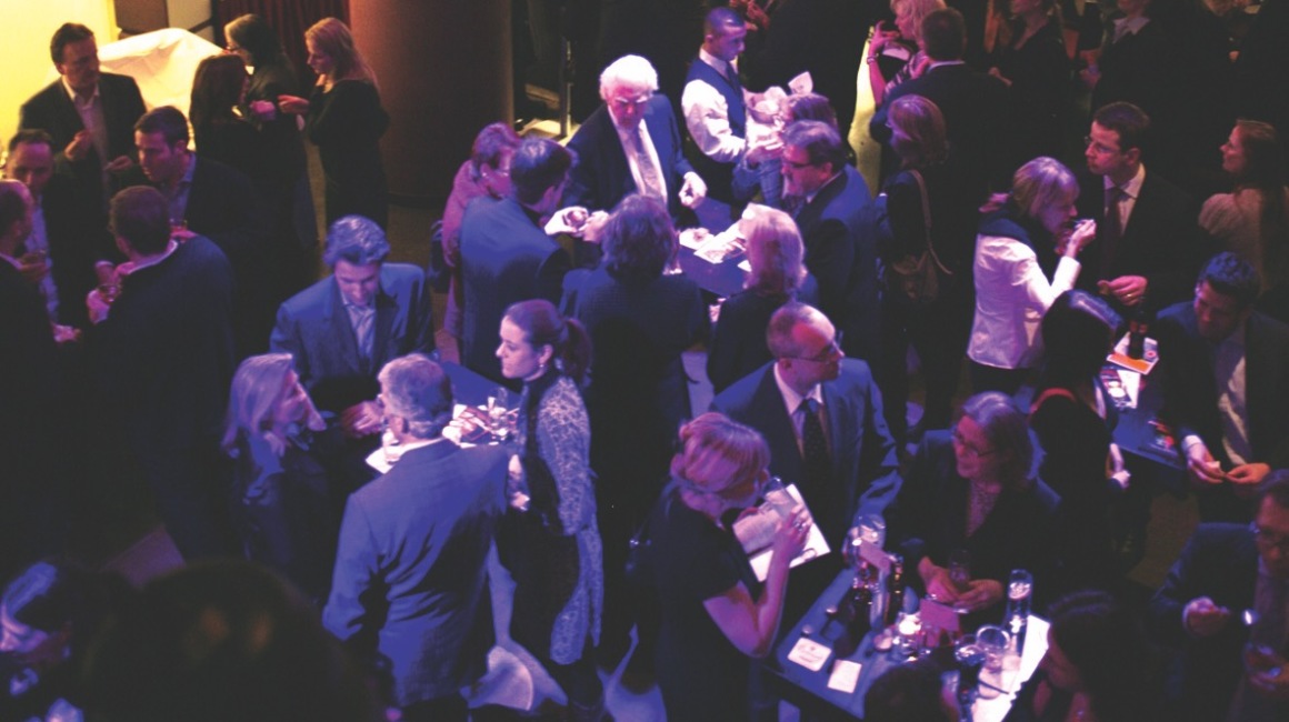 Place to be nach jeder Show: Die James Bar ; Foto: The English Theatre Frankfurt