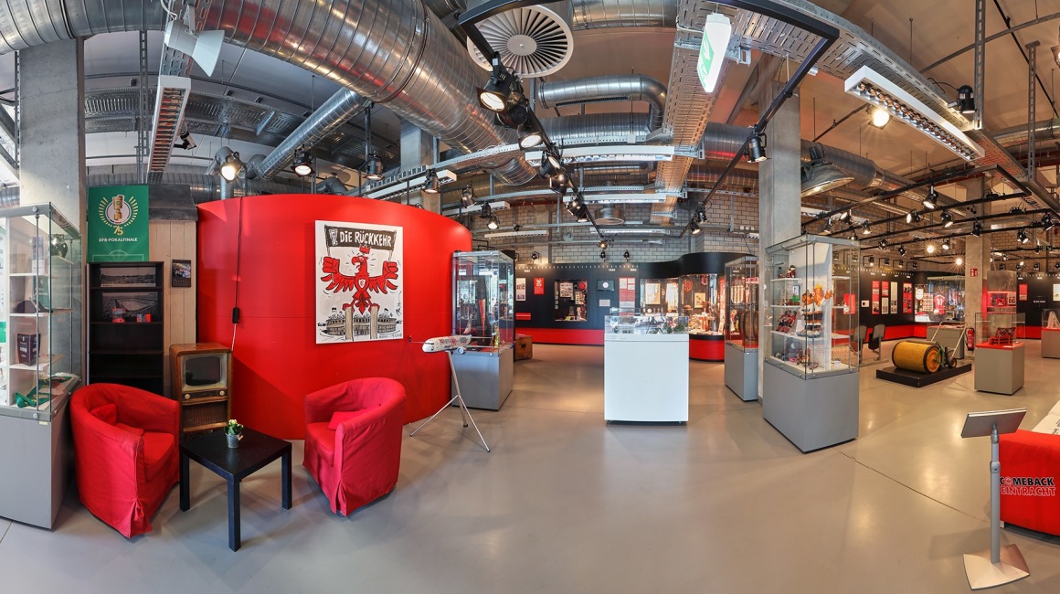 Die chronologisch gestaltete Ausstellung zeigt die 120-jährige Vereinsgeschichte.; Foto: Eintracht Frankfurt Museum gmbH