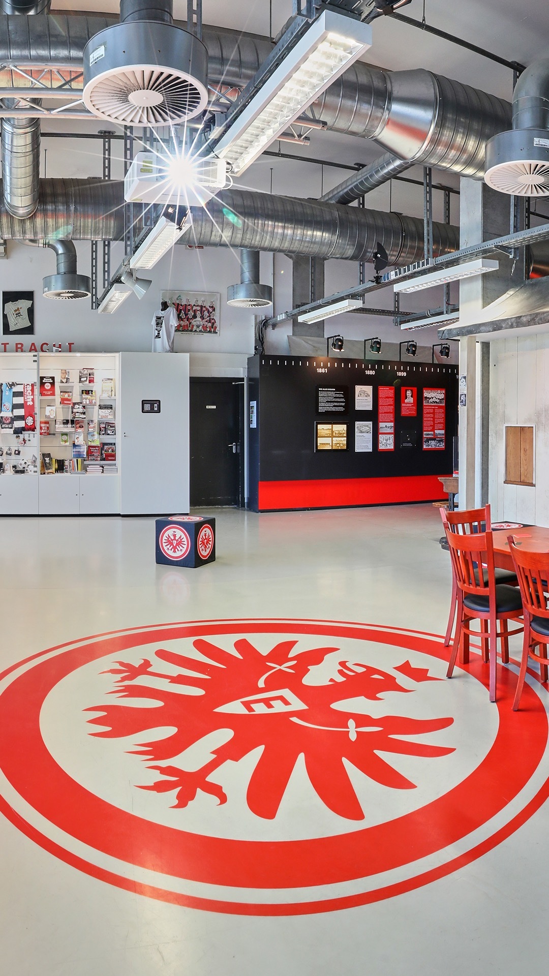 Im Museum wird auch der nationalistisch geprägte Teil der Vereinsgeschichte aufgearbeitet., Credit: © Eintracht Frankfurt Museum GmbH
