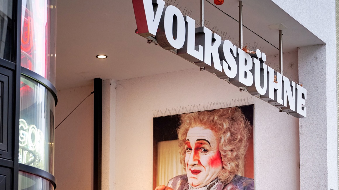 Der Eingang zur Volksbühne