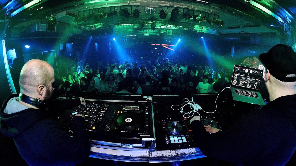 Foto: www.facebook.com/AcousticShockDJ