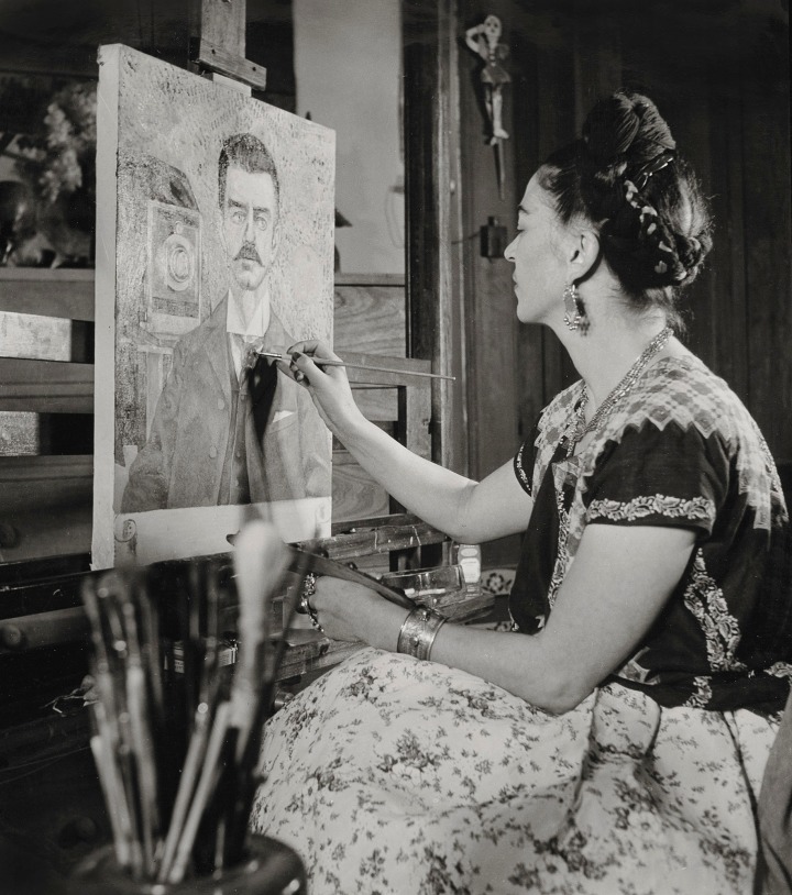 Foto: frida-malt-das-portraet-ihres-vaters-fotografiert-von-gisele-freund-1951_vg-bild-kunst-bonn-2023