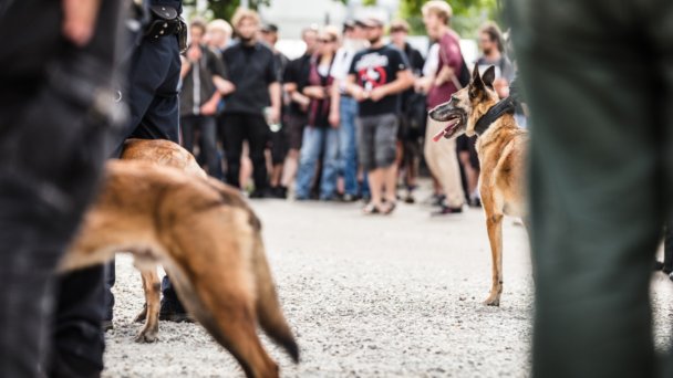 „Guten Tag, ich bin Nazi und möchte zur Demo“